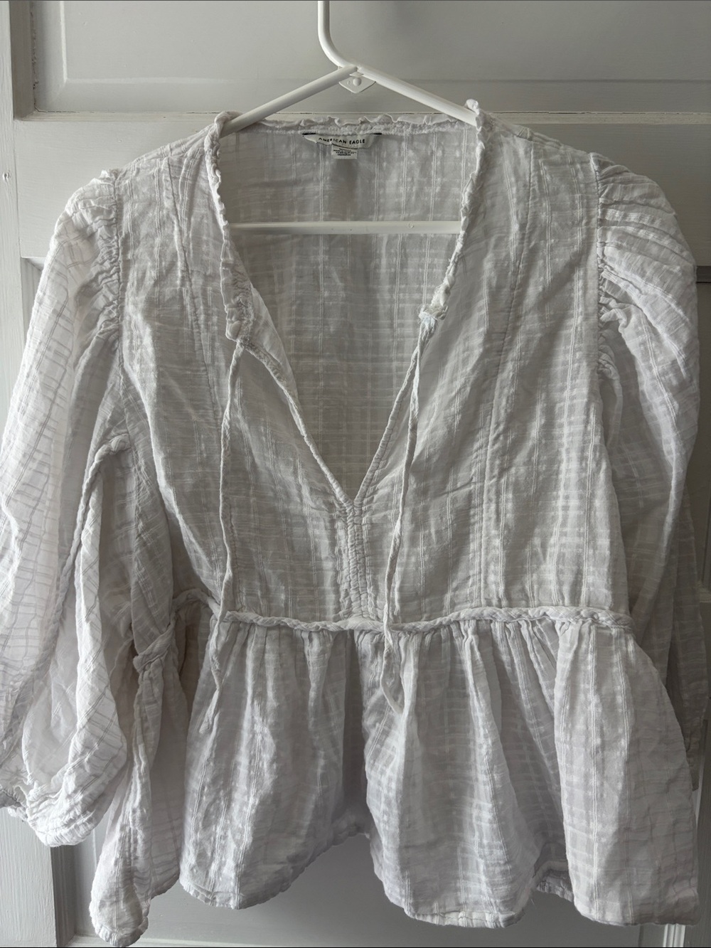 American Eagle Textured White Peplum V-Neck blouse
